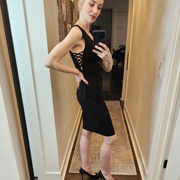 Cupcakes and Cashmere LBD - SIZE M - Picture 4 of 10